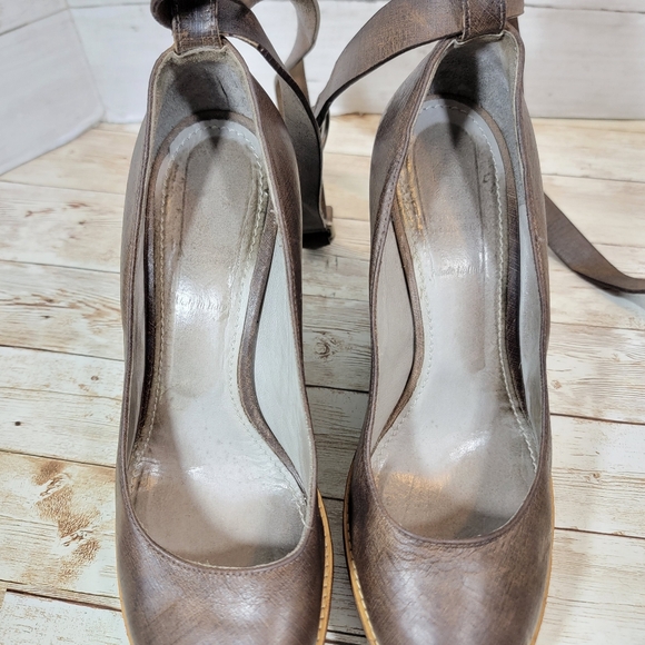 Brunello Cucinelli brown textured leather ankle strap platform wedge pump EU 40